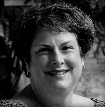 Kelly honoured for outstanding volunteer service